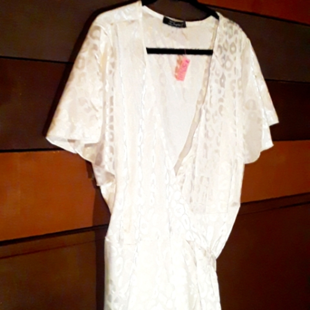 NWT Xl Stunningly Gorgeous White Leopard Print Vintage Inspired Wrap Robe